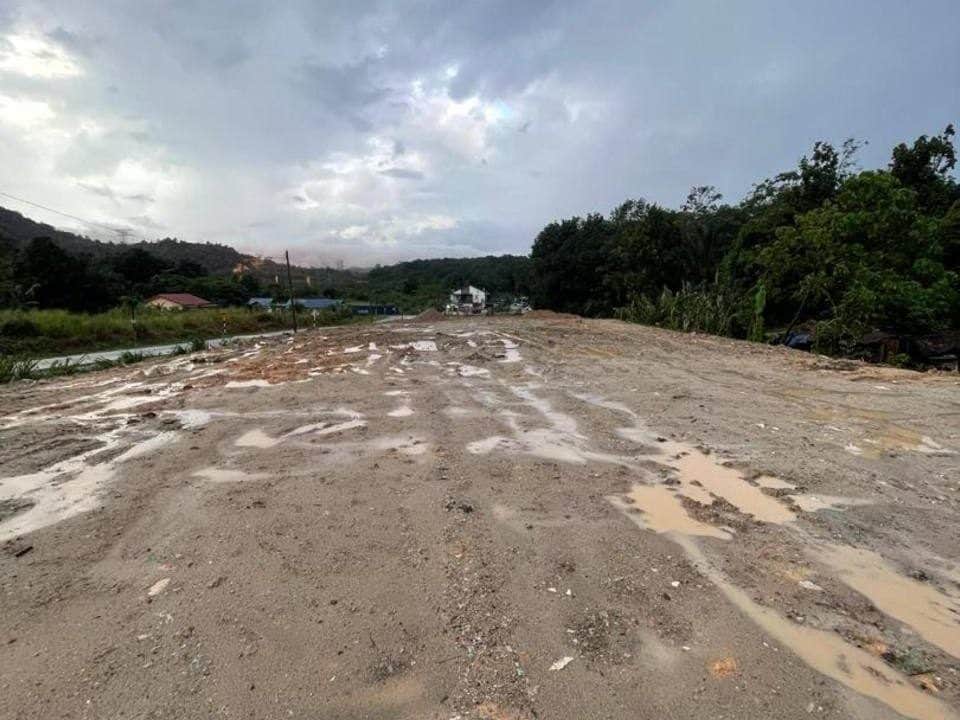 Tanah Bangunan 1.45 Ekar Batu 10 Hulu Langat Selangor Freehold Tepi Jalan